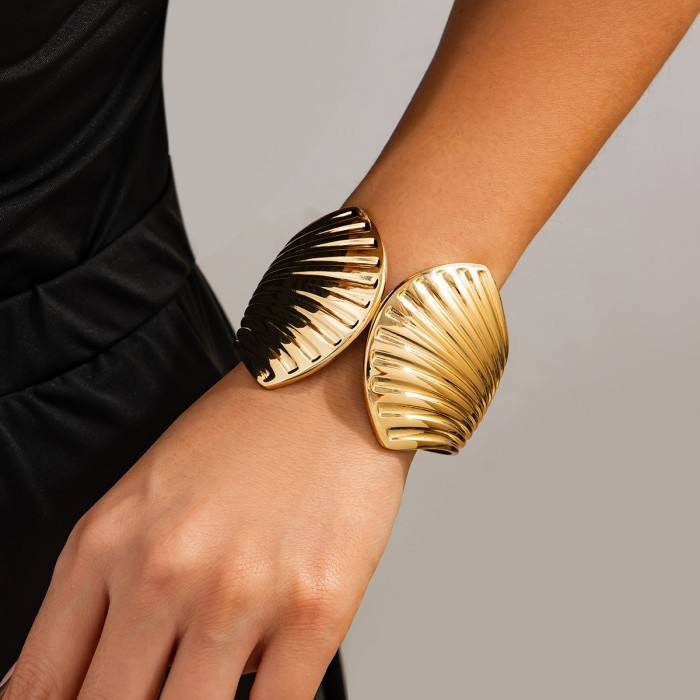 Shell Luxe Cuff - Image 2